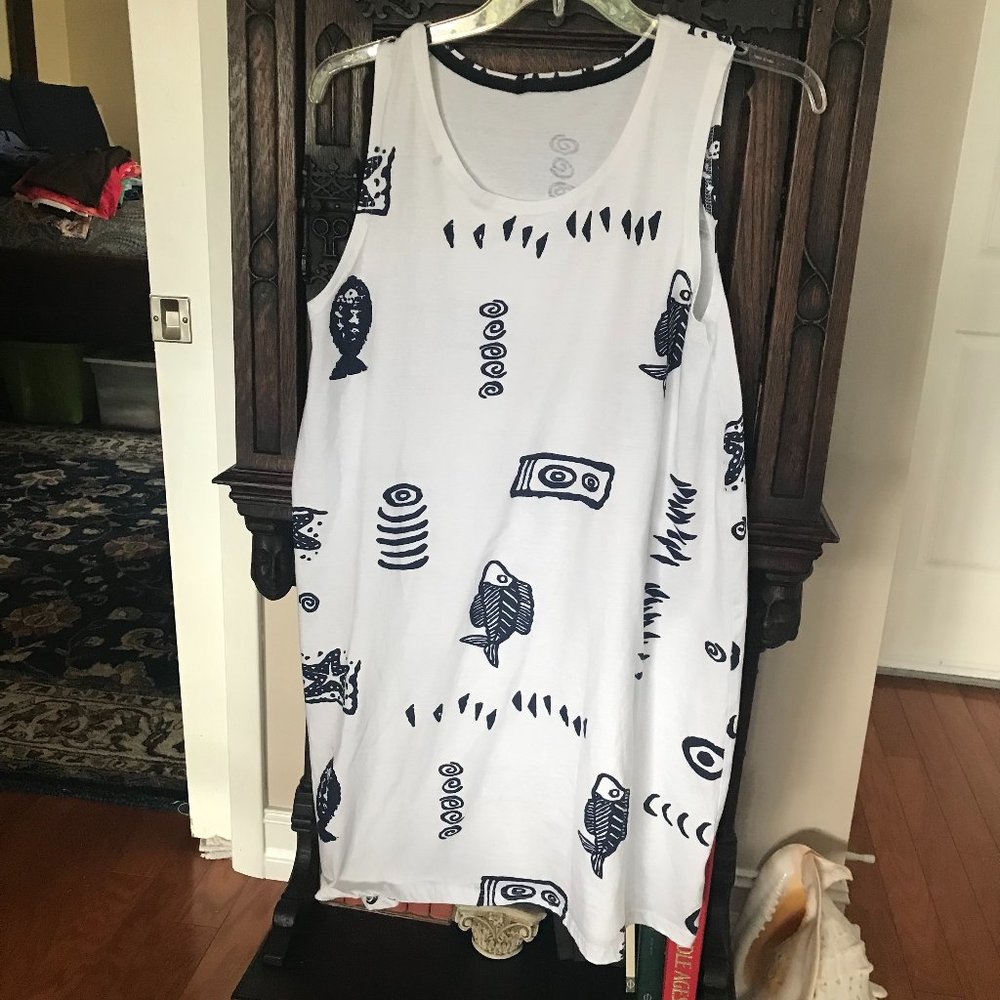WHITE AND BLUE BEACH COVERUP SIZE LARGE